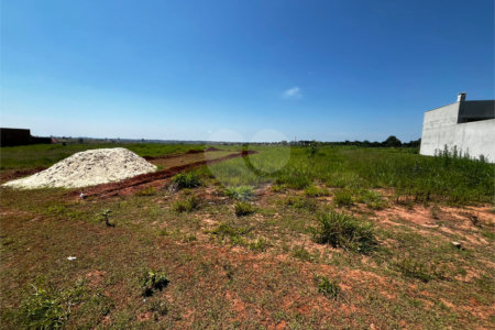 Terreno à venda com 3 quartos, sendo 1 suíte,  em Parque Itapê, Itapetininga, SP