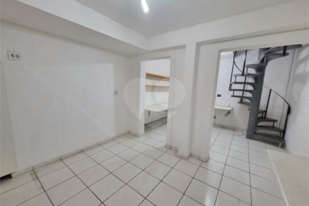 Sobrado à venda com 3 quartos, sendo 1 suíte,  em Jardim Ester Yolanda, São Paulo, SP