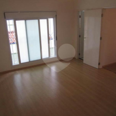 Casa à venda com 4 quartos, sendo 2 suítes, em Moema, São Paulo, SP