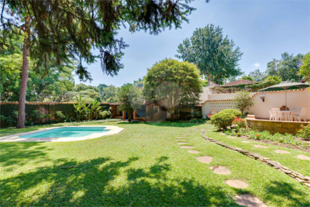 Casa à venda com 4 quartos, sendo 1 suíte, em Alto da Boa Vista, São Paulo, SP
