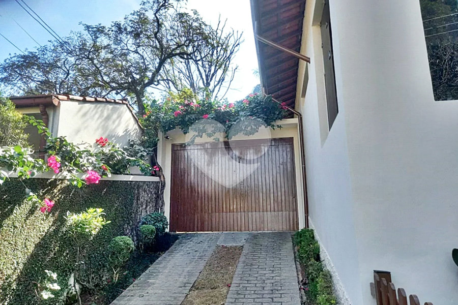 Sobrado à venda com 4 quartos, sendo 1 suíte, em Tremembé, São Paulo, SP
