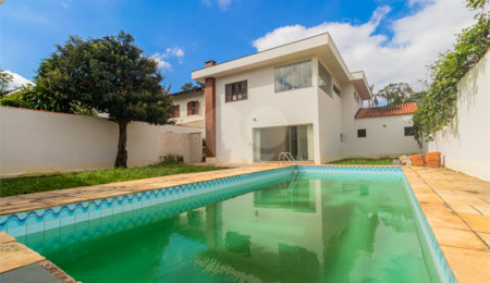 Sobrado à venda com 4 quartos, sendo 2 suítes,  em Interlagos, São Paulo, SP