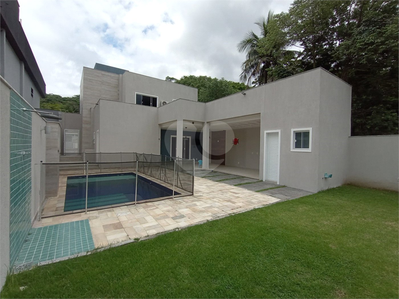 Casa à venda com 3 quartos, sendo 1 suíte, no condomínio Fazenda Cantagalo, Rio de Janeiro - RJ