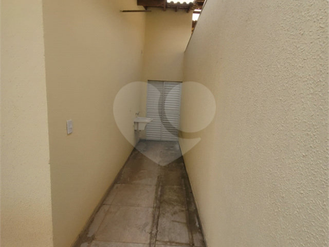 Casa à venda com 3 quartos, sendo 1 suíte,  no condomínio Vale dos Gansos, Mairiporã - SP