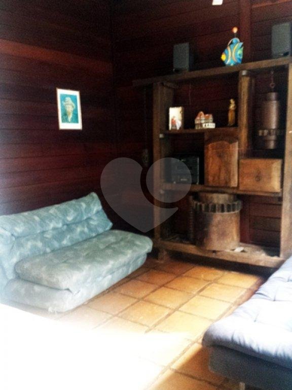 Casa à venda ou para alugar com 4 quartos, sendo 1 suíte, no condomínio Estrada Armando Barbosa ,6300, Mairiporã - SP