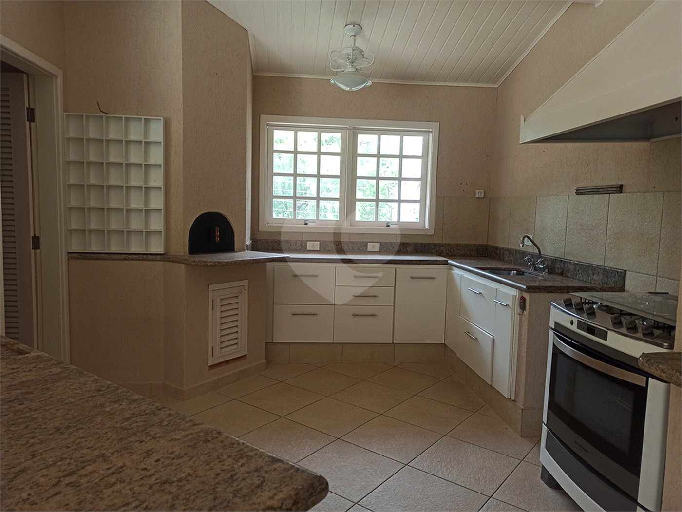 Casa à venda ou para alugar com 6 quartos, sendo 4 suítes, em Jardim Itaperi, Atibaia, SP