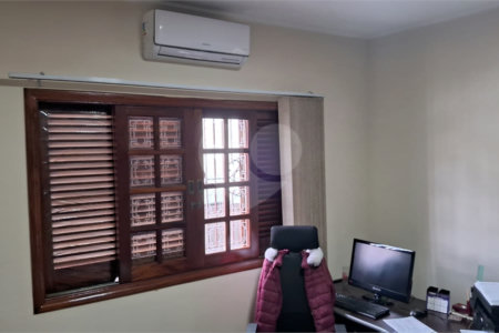 Sobrado à venda com 4 quartos, sendo 2 suítes, em Jardim Quisisana, Poços de Caldas, MG