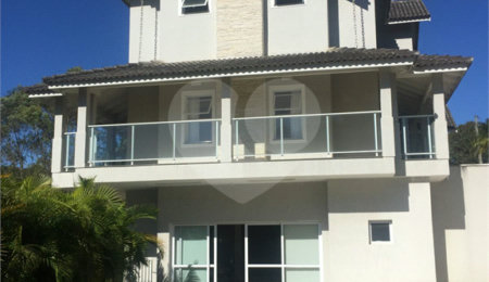 Casa à venda com 4 quartos, sendo 3 suítes,  no condomínio Suíça da Cantareira, Mairiporã - SP