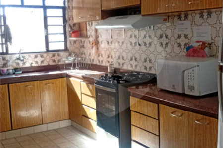 Casa à venda ou para alugar com 7 quartos, sendo 1 suíte,  em Vila Mogilar, Mogi das Cruzes, SP
