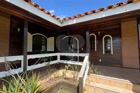 Sítio à venda com 4 quartos, sendo 2 suítes,  em Sorocamirim (canguera), São Roque, SP