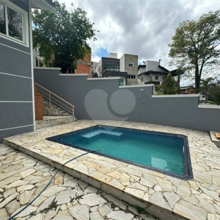Casa à venda com 6 suítes no condomínio Arujá V, Arujá - SP