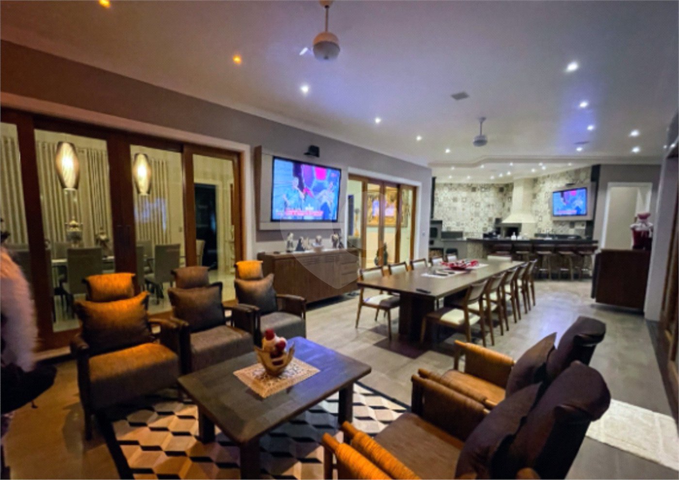 Casa à venda com 4 suítes no condomínio Halvétia Country Residencial, Indaiatuba - SP