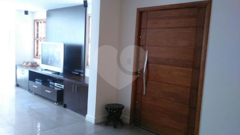 Casa à venda com 3 suítes em Jardim Jussara, São Paulo, SP