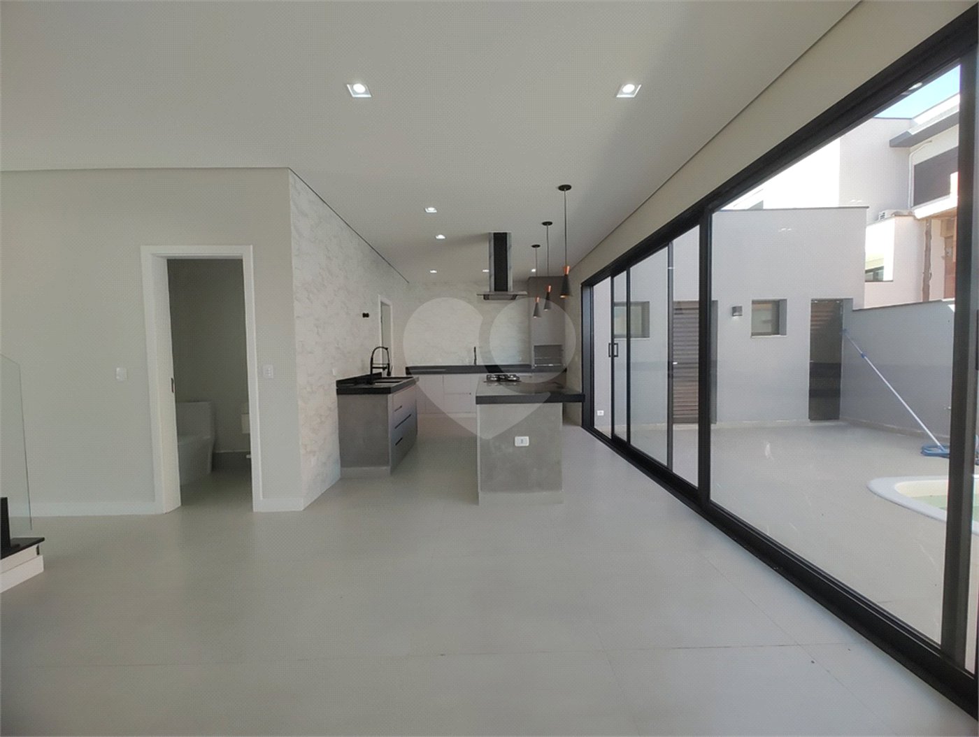 Casa à venda com 3 suítes no condomínio Terras de São Francisco, Sorocaba - SP