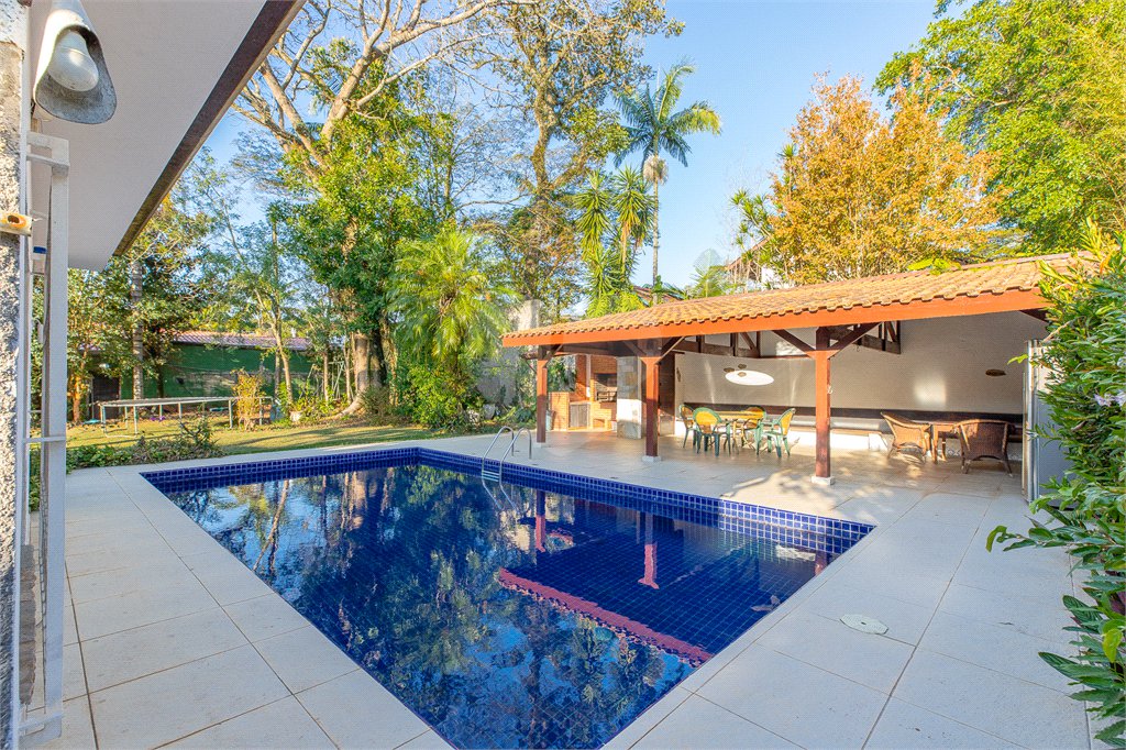 Casa Térrea à venda com 5 quartos, sendo 3 suítes, em Jardim Marajoara, São Paulo, SP