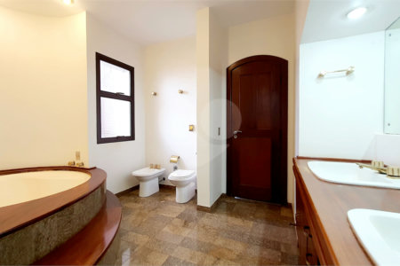Apartamento à venda com 4 quartos, sendo 2 suítes,  em Vila Seixas, Ribeirão Preto, SP