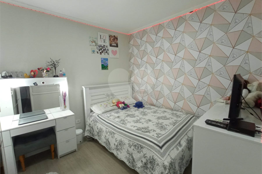 Casa à venda com 3 quartos, sendo 1 suíte, no condomínio Cond Res Paineiras, São Paulo - SP