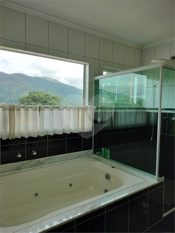Sobrado à venda com 4 quartos, sendo 2 suítes, em Vila Petrópolis, Atibaia, SP