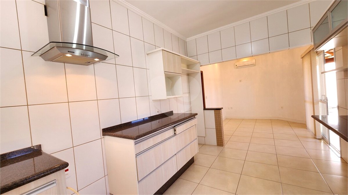 Casa à venda com 3 quartos, sendo 1 suíte, no condomínio Veneto, Araraquara - SP