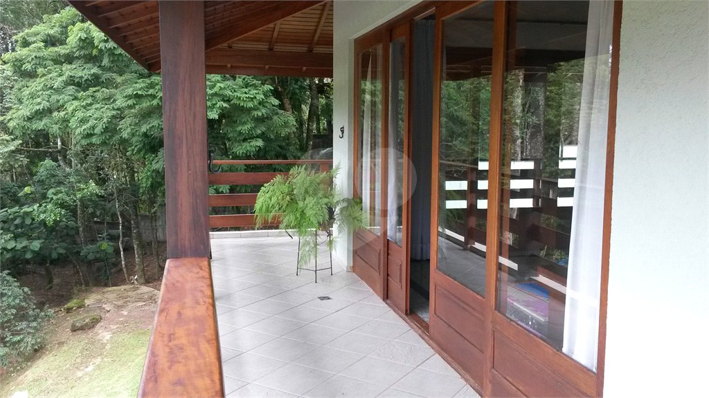 Casa à venda com 4 quartos, sendo 2 suítes, no condomínio Alpes da Cantareira, Mairiporã - SP