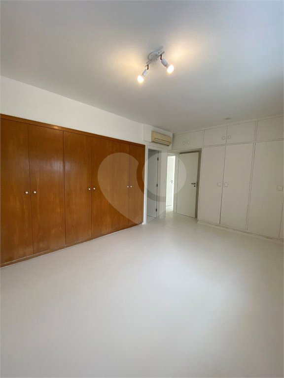 Apartamento para alugar com 3 quartos, sendo 1 suíte, em Jardim Europa, São Paulo, SP