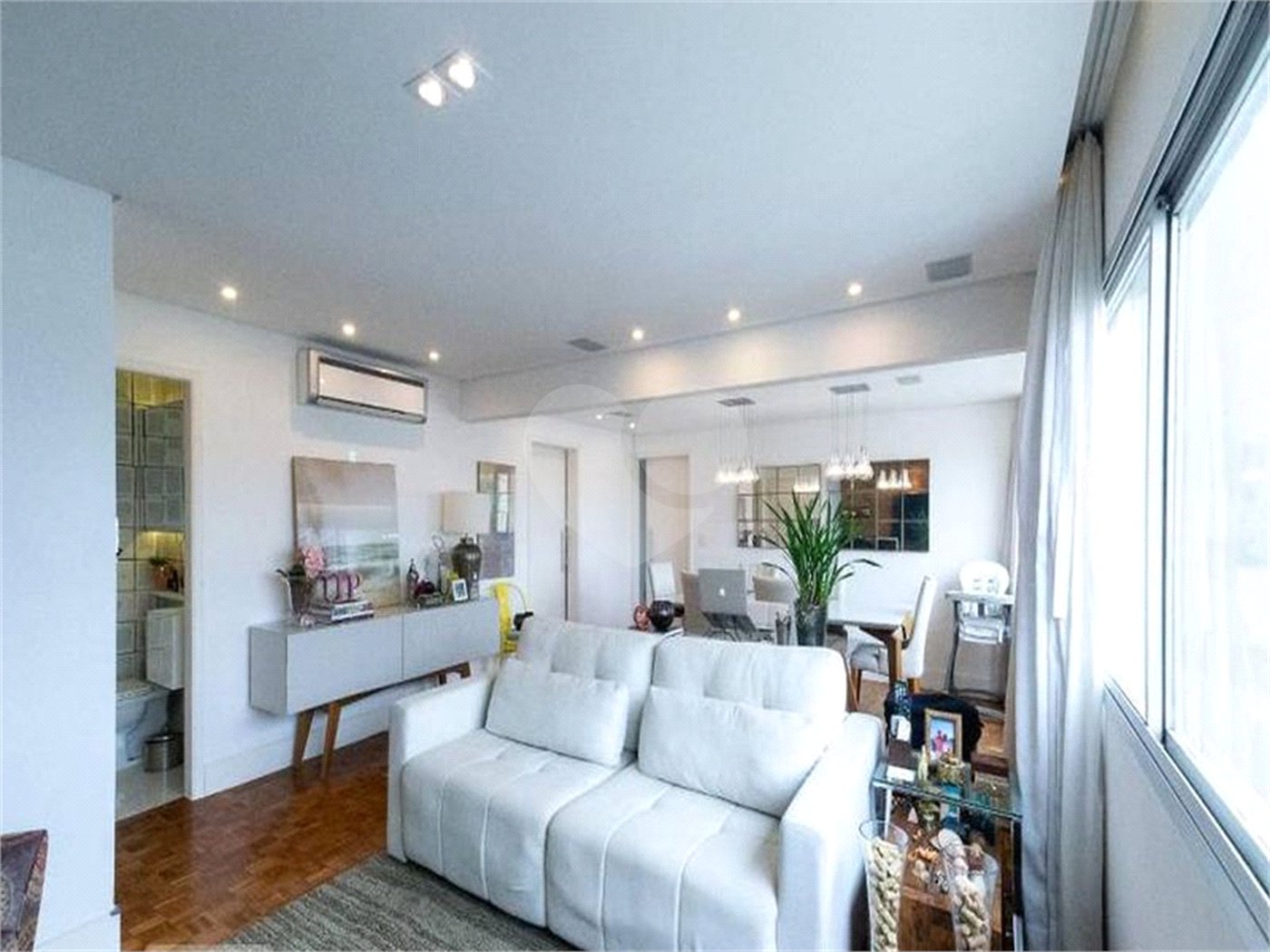 Apartamento à venda com 2 quartos, sendo 1 suíte, em Vila Olímpia, São Paulo, SP