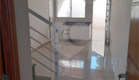 Sobrado à venda com 2 suítes em Jardim Nely, Indaiatuba, SP