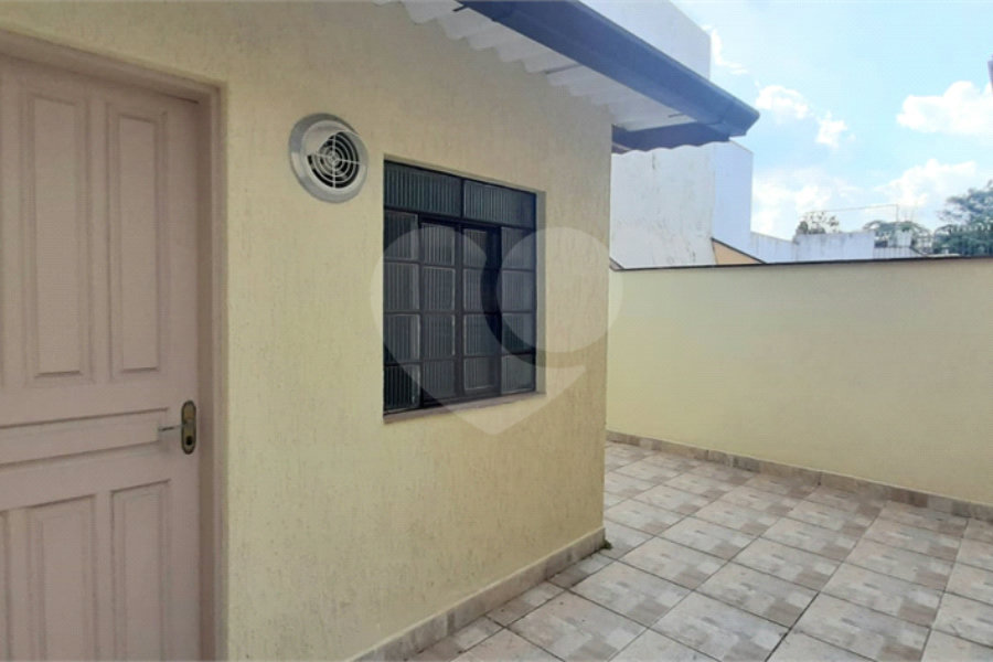Sobrado amplo com 3 quartos, suíte e quintal para venda no Tremembé !!!