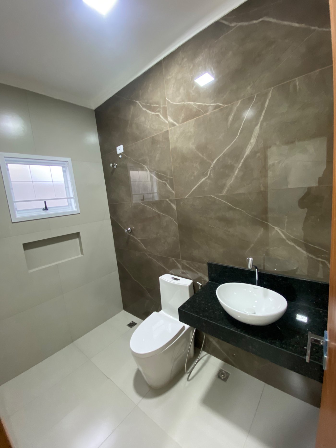 Casa à venda com 2 quartos, sendo 1 suíte, em Santa Helena, Três Lagoas, MS