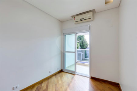 Casa à venda com 4 quartos, sendo 2 suítes, em Interlagos, São Paulo, SP