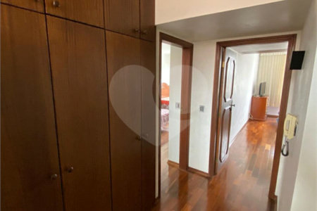 Casa Térrea com 3 suítes, sendo 1 suíte master.