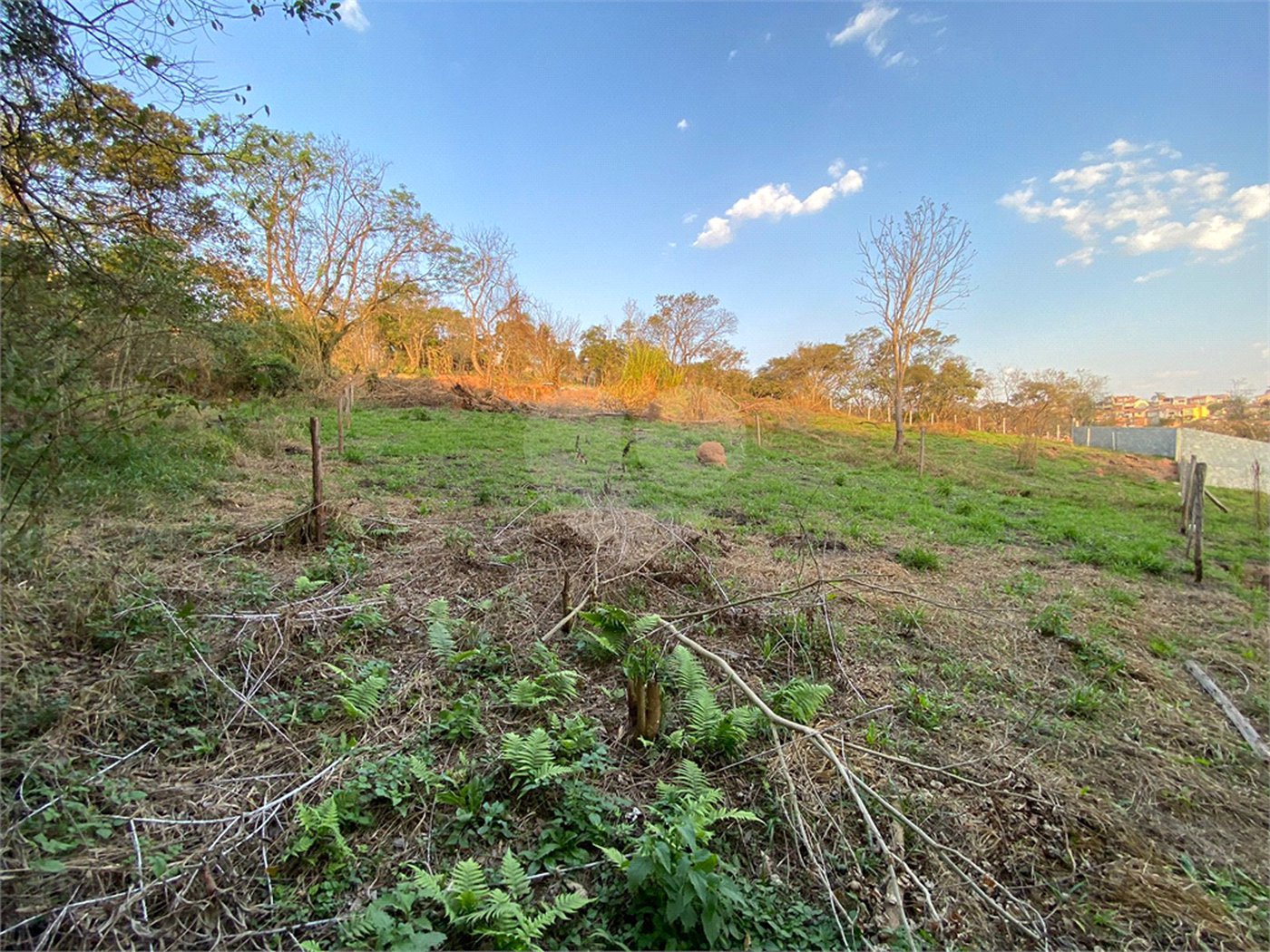Terreno em Atibaia com 415 metros e pronto para construir no bairro Jardim Paulista, aceita financiamento