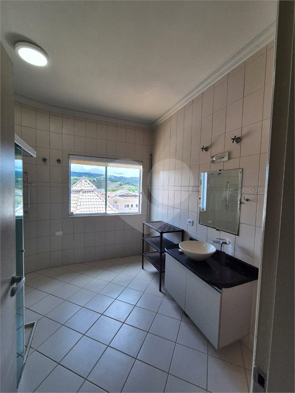 Sobrado à venda ou para alugar com 3 suítes em Villaggio Capríccio, Louveira, SP