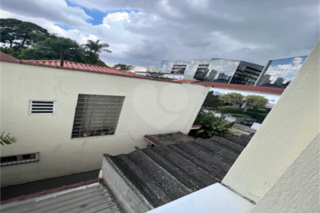 Prédio inteiro para venda.
