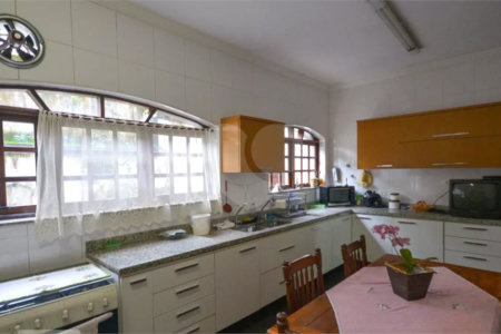 Casa à venda com 4 quartos, sendo 2 suítes, em Vila Mariana, São Paulo, SP