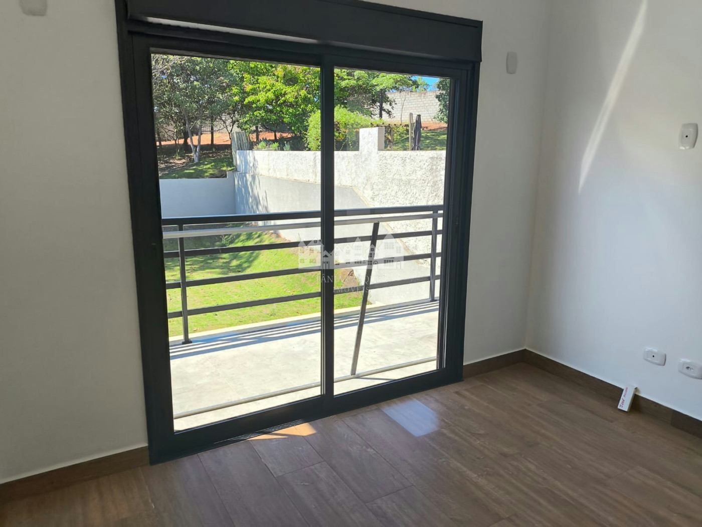 Casa à venda com 5 quartos, sendo 3 suítes, no condomínio Figueira Garden, Atibaia - SP