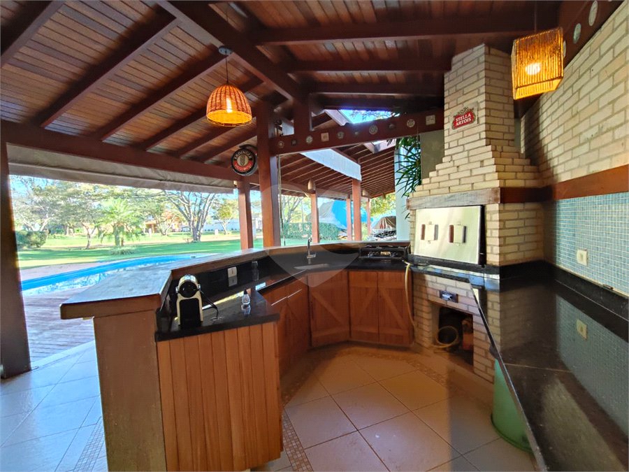 Casa à venda com 7 quartos, sendo 4 suítes, no condomínio Riviera de Santa Cristina XIII, Paranapanema - SP