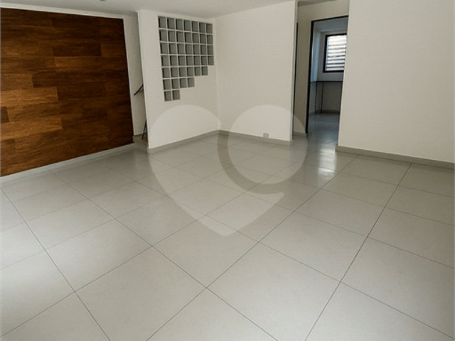 Casa à venda com 3 quartos, sendo 1 suíte,  em Conjunto Residencial Vista Verde, São Paulo, SP