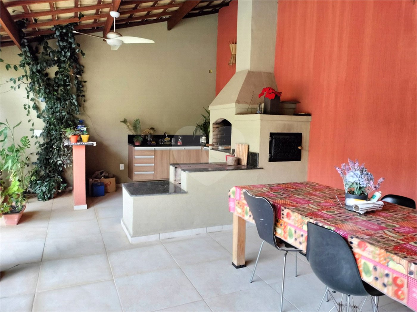 Sobrado à venda com 4 quartos, sendo 2 suítes, em Vila Petrópolis, Atibaia, SP