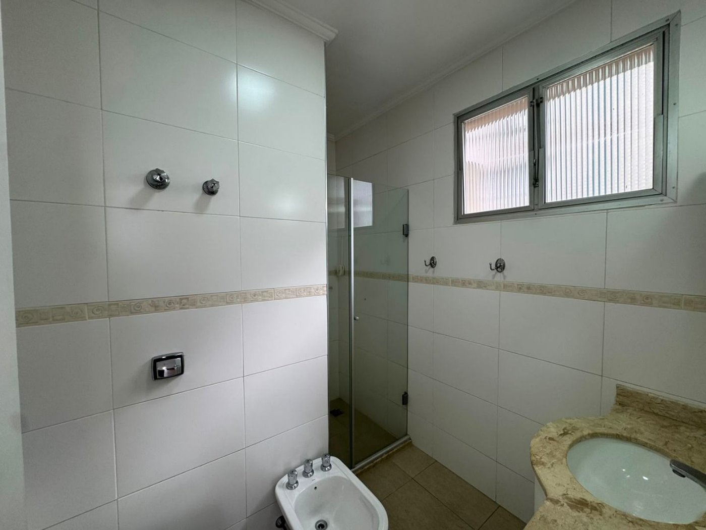 Apartamento com 2 dormitórios para alugar, 113 m² por R$ 5.900,02/mês - Gonzaga - Santos/SP