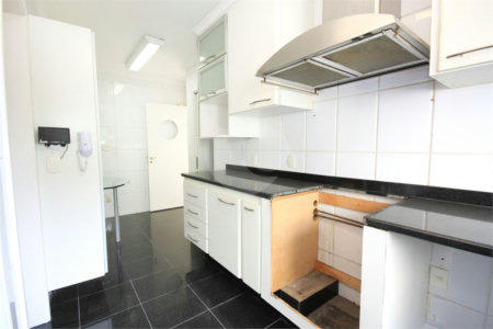 Apartamento à venda com 3 quartos, sendo 1 suíte, em Alto da Boa Vista, São Paulo, SP