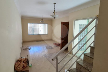 Sobrado a venda no Ipiranga de 220m² com 4 suítes e 2 vagas.Estuda permuta.