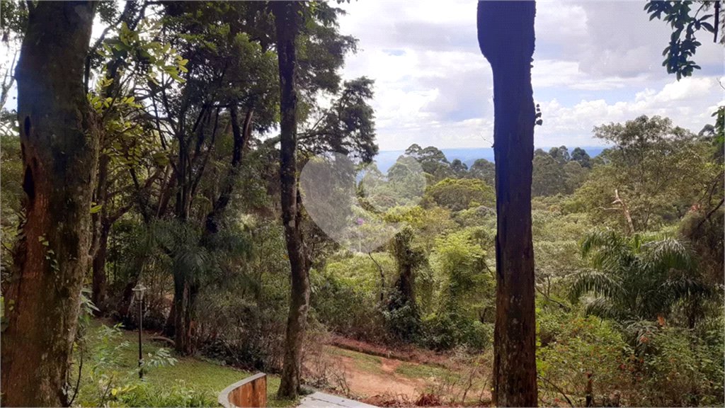 Casa à venda com 3 quartos, sendo 1 suíte, no condomínio Jardim da Monntanha II, Mairiporã - SP