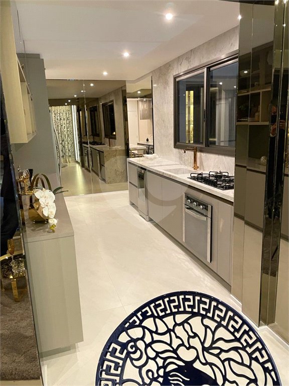 Apartamento à venda com 3 suítes em Moema, São Paulo, SP