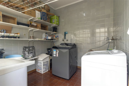 Casa à venda com 5 quartos, sendo 1 suíte, em Vila Nova Conceição, São Paulo, SP