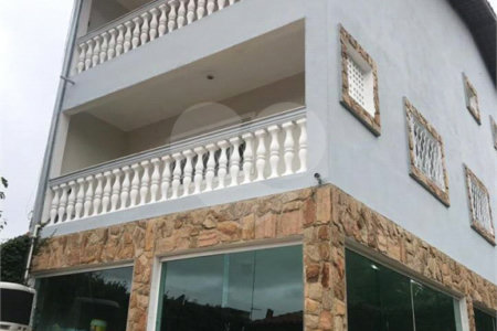 Sobrado à venda com 3 quartos, sendo 1 suíte, em Jardim Indaiá, Poá, SP