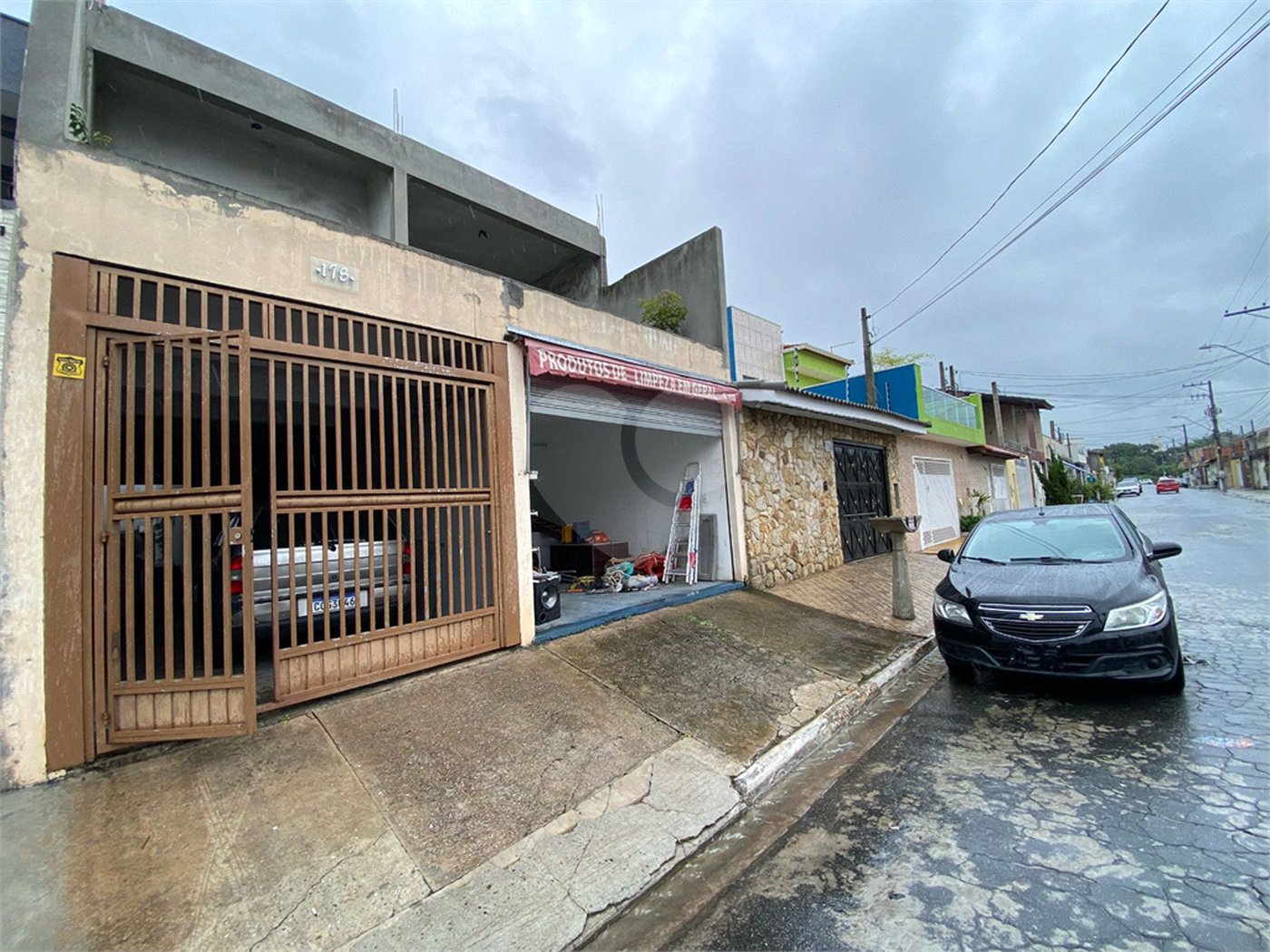 Sobrado à venda com 3 quartos, sendo 1 suíte, em Jardim Quaresmeira II, Suzano, SP