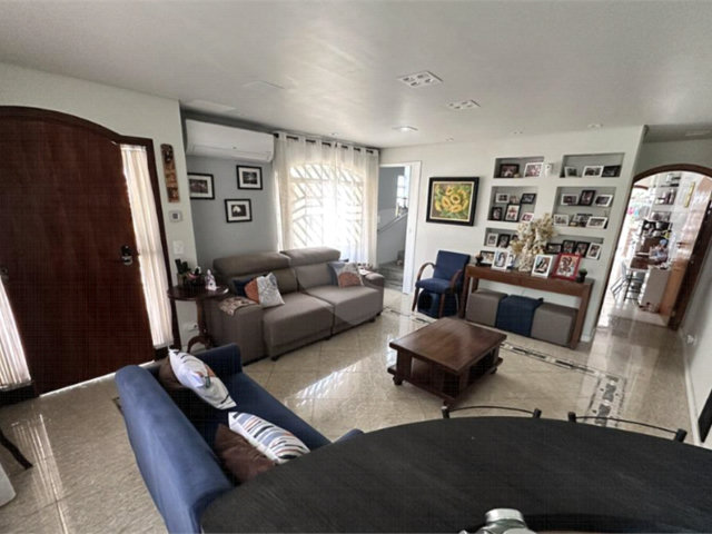 Casa à venda com 3 quartos, sendo 1 suíte,  no condomínio Residencial Nabuco de Araújo, São Paulo - SP