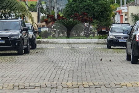 Casa à venda com 3 quartos, sendo 2 suítes, no condomínio Planície do Araguaia, Rio de Janeiro - RJ