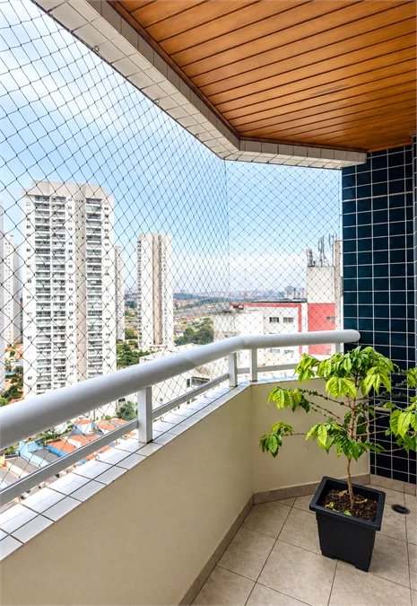 Apartamento de 84m² na Vila Lusitânia, em São Bernardo do Campo, com 3 dormitórios, suíte com varanda, 2 vagas cobertas, depósito privativo e lazer completo.